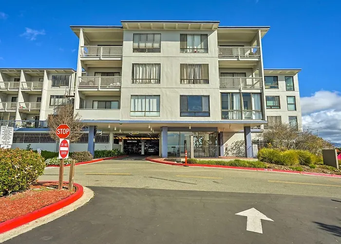 San Francisco Area Studio W/ Bay Views!