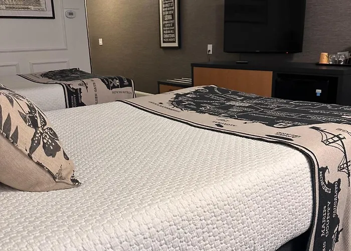 Cow Hollow Inn And Suites